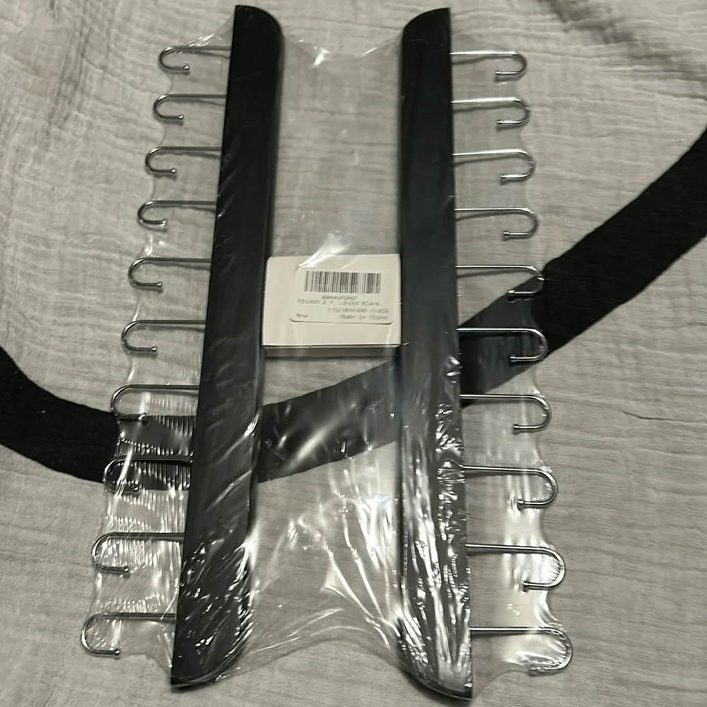 Set of 2 hangers with 10 hooks each
